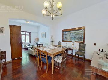 Casa · 232m² · 8 Ambientes · 1 Cochera · Hermosa Casa de Estilo con Detalles Modernos, Quincho y Terraza – Ideal Dos Familias o Uso Comercial