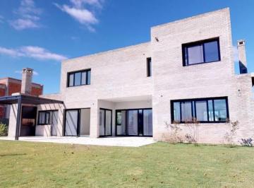 Casa · 217m² · 6 Ambientes · 1 Cochera · Venta Casa 4 Dorm. La Berlina, Pilará