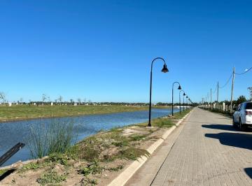 Terreno · 500m² · Venta - Lote 500 m² Fondo Norte - Alhajamiento Pago - Funes Lakes