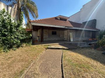 Casa · 440m² · 4 Ambientes · 5 Cocheras · Venta Casa/chalet Banfield