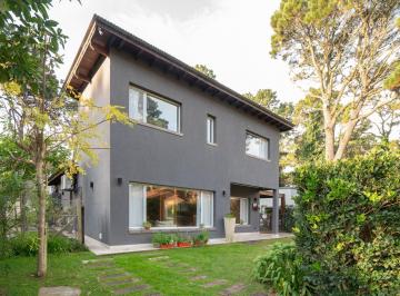 Casa · 147m² · 4 Ambientes · 1 Cochera · Casa en Venta Pinamar Lasalle