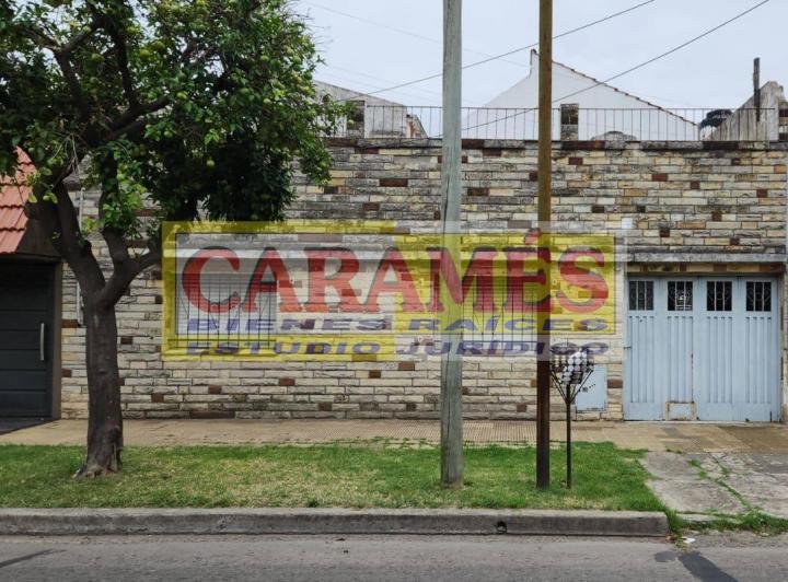 Casa · 90m² · 5 Ambientes · 1 Cochera