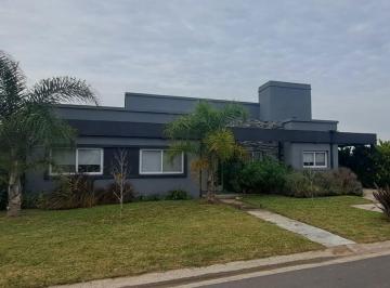 Casa · 180m² · 5 Ambientes · 1 Cochera · Alquiler Casa en San Sebastian Area 8 Cod 875