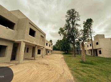 Casa · 150m² · 5 Ambientes · 2 Cocheras · Duplex en Venta de 3 Dorm. en Housing Cerrado - Argüello