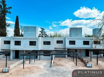Casa · 150m² · 5 Ambientes · 2 Cocheras · Duplex en Venta de 3 Dorm. en Housing Cerrado - Argüello