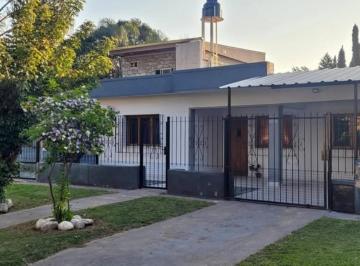 Casa · 200m² · 4 Ambientes · 2 Cocheras · Casa en Venta San Antonio a m de Valparaiso con Renta