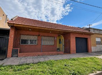 Casa · 100m² · 3 Ambientes · 1 Cochera · Venta - Casa de 3 Ambientes en Quilmes Oeste
