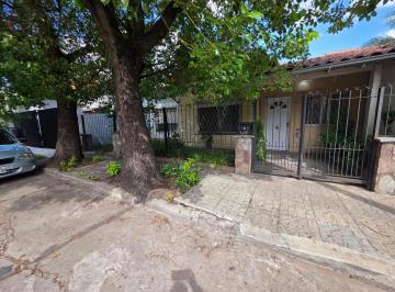Casa · 78m² · 3 Ambientes · 1 Cochera · Ciudad Jardin en Venta Chalet 4 Ambientes Lote 215 m F: 10921