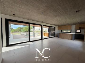 Casa · 1110m² · 5 Ambientes · 1 Cochera · Casa en Venta en Costa Esmeralda Barrio Marítimo III