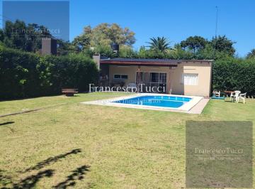 Casa · 30m² · 2 Ambientes · 1 Cochera · Casa en La Reja Grande