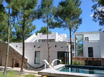 Casa · 441m² · 7 Ambientes · Casa en Venta en El Barrio Marítimo III