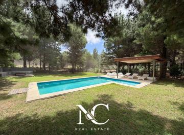 Casa · 210m² · 5 Ambientes · Casa en Alquiler en Costa Esmeralda