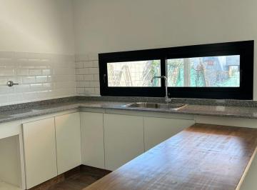 Casa · 121m² · 4 Ambientes · 1 Cochera · Casa en Venta Docta Blvd - 2bañ / 2dorm