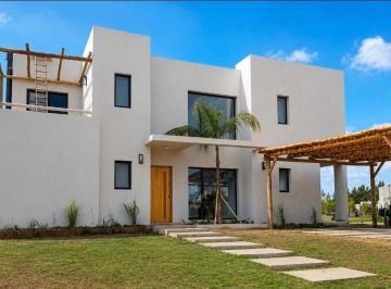 Casa · 187m² · 6 Ambientes · El Naudir Casa de 6 Ambientes a Estrenar con Salida Al Agua F: 10920