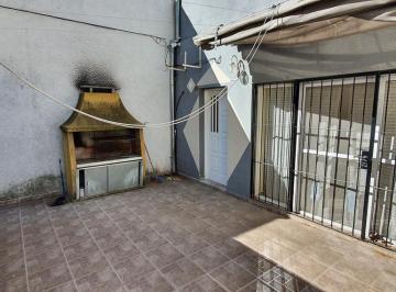 Casa · 94m² · 3 Ambientes · 1 Cochera · Impecable Casa C/ Cochera - Patio y Parrillero - Zona Oeste
