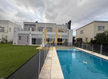 Casa · 250m² · 6 Ambientes · 8 Cocheras · Casa en Venta en Barrio El Principado, San Vicente