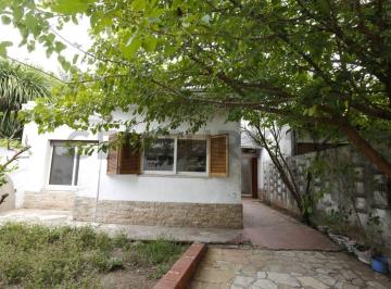 Casa · 259m² · 5 Ambientes · 2 Cocheras · Casa en Venta en La Plata con Departamento y Local