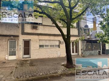 Casa · 177m² · 6 Ambientes · 1 Cochera · Casa de 3 Dorm con Cochera en Venta