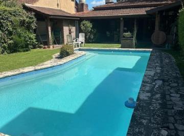Casa · 400m² · 4 Ambientes · 2 Cocheras · Excelente Casa a La Venta con Pileta en del Viso Barrio El Rocio