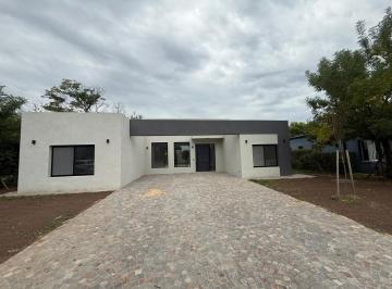 Casa · 200m² · 5 Ambientes · Casa Venta Barrio San Matías Escobar