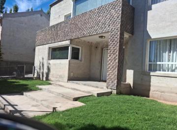 Casa · 200m² · 4 Ambientes · 2 Cocheras · Venta Casa Tres Dorm. - B° Manzanar VII - Cipolletti