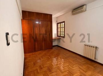 Departamento · 183m² · 5 Ambientes · 1 Cochera · Piso en Venta - Calle Montevideo