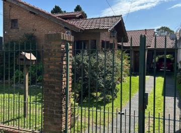 Casa · 117m² · 5 Ambientes · 1 Cochera · Casa en Venta con Piscina La Plata