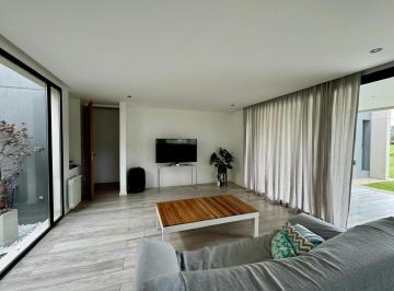 Casa · 199m² · 5 Ambientes · 2 Cocheras · Casa en Venta Haras del Sur III 4 Dorm.