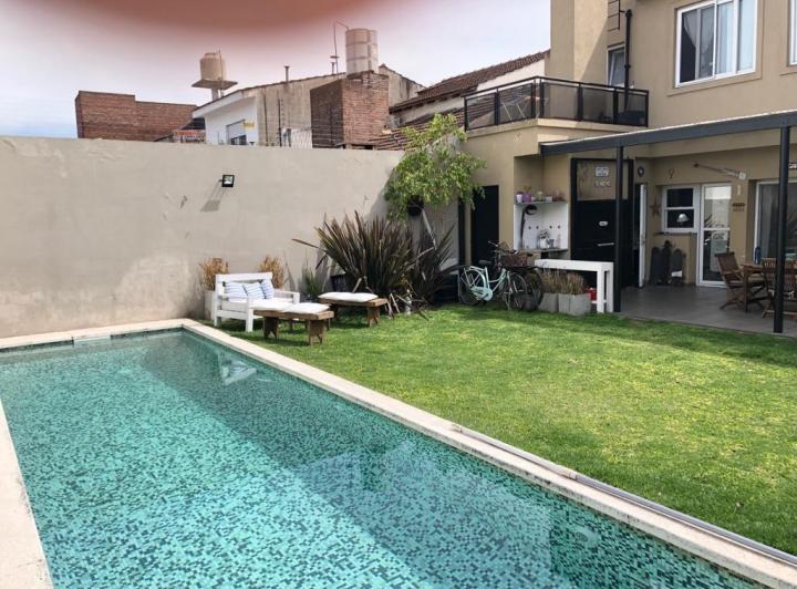 Casa · 190m² · 4 Ambientes · 1 Cochera
