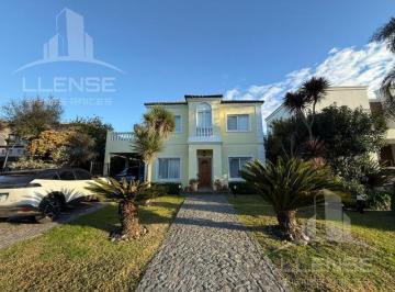 Casa · 224m² · 5 Ambientes · 2 Cocheras · Casa 5 Ambientes con Pileta en Venta - Altos de Hudson 1
