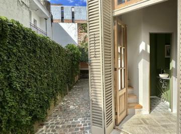 Casa · 146m² · 6 Ambientes · 1 Cochera · Venta Casa Reciclada Tres Dorm. con Patio Parrillero Pileta Cochera en Zona Pichincha