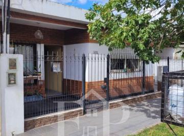 Casa · 180m² · 4 Ambientes · 1 Cochera · Venta Casa en Merlo