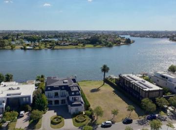 Terreno · 1434m² · Lote Al Lago Central Primera Línea de Agua en El Golf!