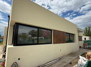Quinta vacacional · 162m² · 5 Ambientes · Casa Quinta en Venta en Santa Sofía, Pilar del Este, Pilar