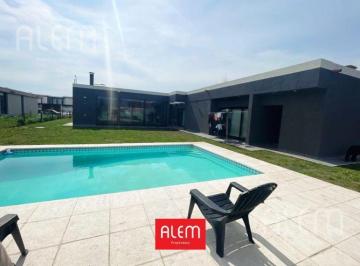 Casa · 131m² · 5 Ambientes · 2 Cocheras · Casa en Venta en Canning | La Magdalena