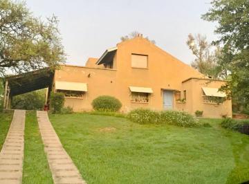 Casa de 4 ambientes, Unquillo · Casa en Barrio Las Mercedes /unquillo - Barrio Abierto