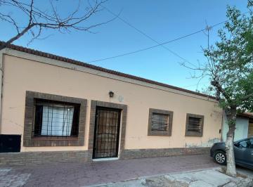 Casa · 100m² · Casa en Villa Nueva a Pasos de Municipalidad