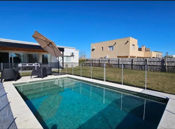 Casa · 118m² · 4 Ambientes · 6 Cocheras