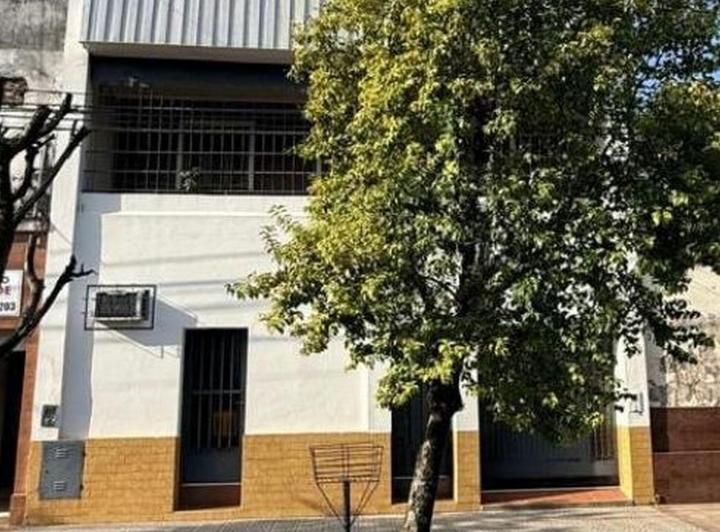 Casa · 350m² · 8 Dormitorios · 1 Cochera