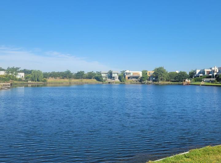 Terreno · 868m²