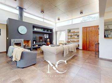 Casa · 200m² · 5 Ambientes · 1 Cochera · Casa en Venta en Costa Esmeralda con Cochera