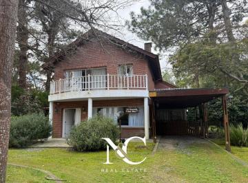 Casa · 240m² · 5 Ambientes · 1 Cochera · Casa en Venta en Carilo