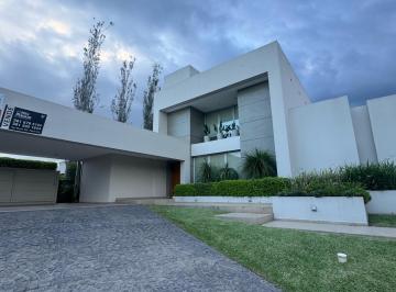Casa · 608m² · 3 Dormitorios · 2 Cocheras · Casa en Venta en Barrio Privado Los Tipales
