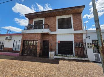 Casa de 4 ambientes, Morón · Casa de 4 Ambientes en Dos Plantas Para Actualizar.