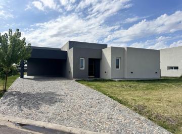 Casa · 180m² · 5 Ambientes · 2 Cocheras · Casa en Venta Barrio San Simon Canning