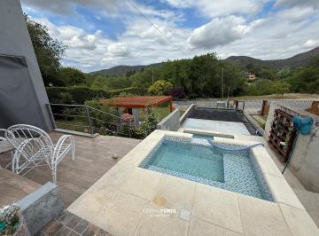 Casa · 183m² · 5 Ambientes · 1 Cochera · Casa con Vista a Las Sierras en Carlos Paz Frente Al Rio