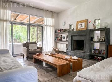 Casa · 247m² · 7 Ambientes · 3 Cocheras · Casa en Venta en Barrio La Laguna