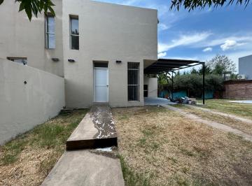 Casa · 130m² · 3 Ambientes · 1 Cochera · Casa en Funes
