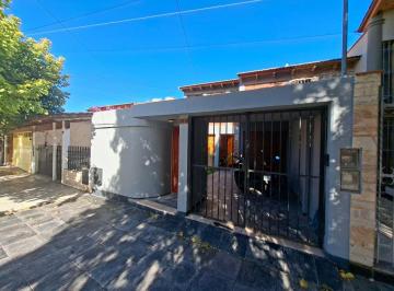 Casa · 123m² · 4 Ambientes · 1 Cochera · Casa en Maipu