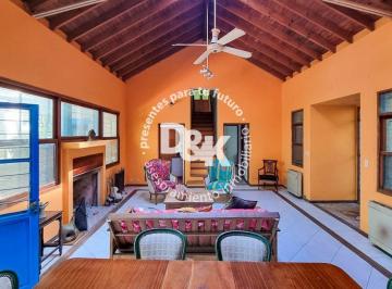 Casa de 6 ambientes, Vicente López · Casa en Venta con 4 Dorm. en Olivos
